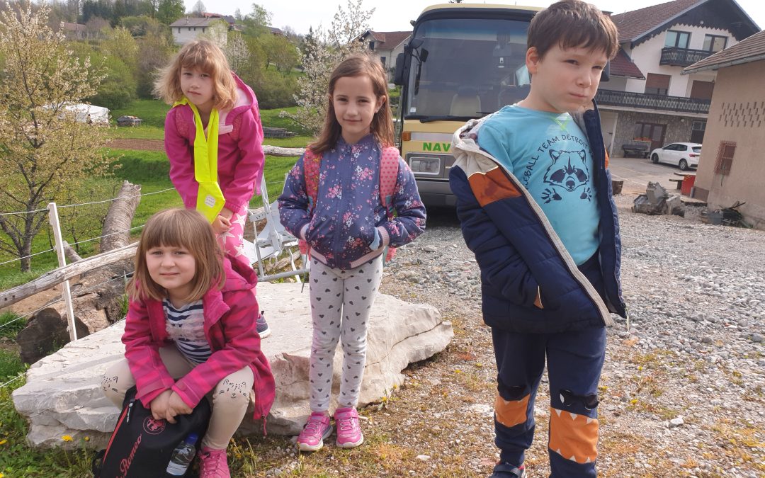 Učenci 1. razreda PŠ Adlešiči v Bistri Buči