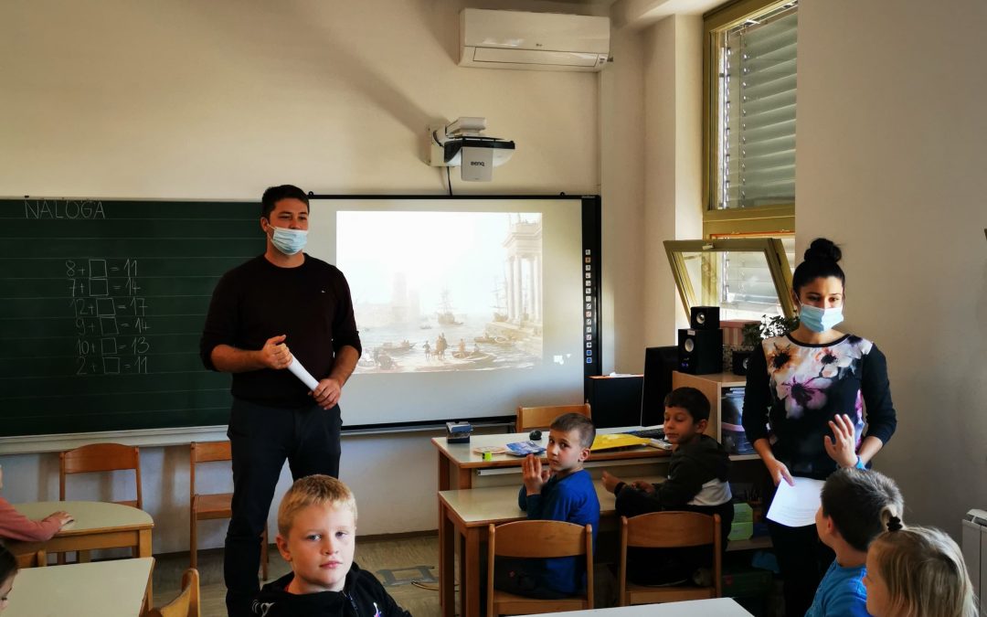 »Nenavadna« knjižnična ura med drugošolci OŠ Loka