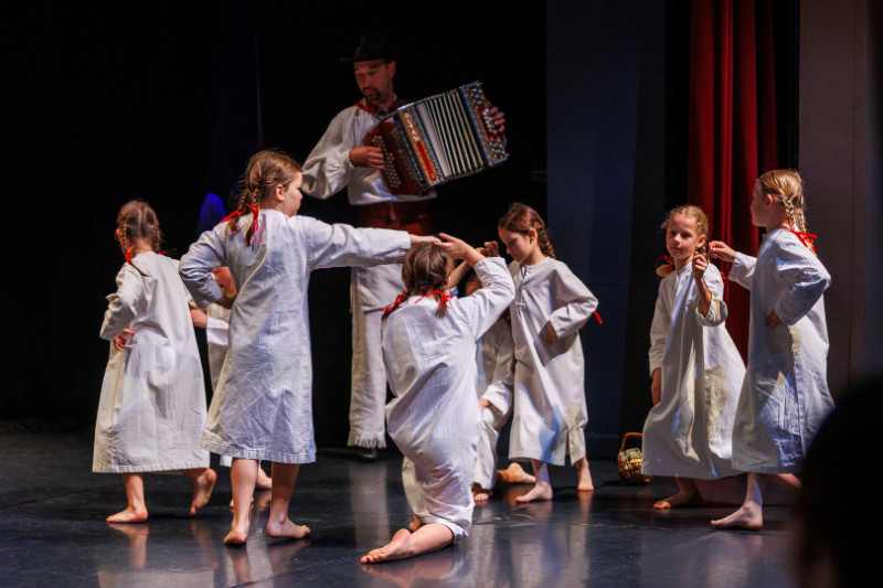 Adlešički folkloristi na območnem srečanju otroških folklornih skupin